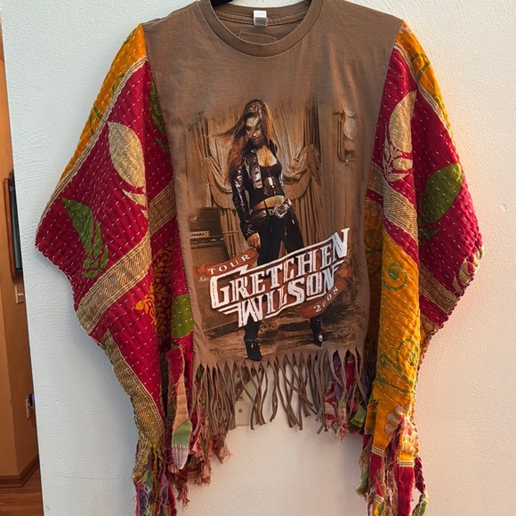 GRETCHEN WILSON Kantha Band Tee Shirt Poncho Top
Handmade Boho One of a Kind - Picture 2 of 3